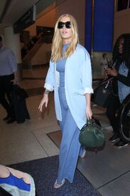 iggy-azalea-travel-outfit-arrives-at-lax-in-los-angeles-ca-4-21-2016-1.jpg