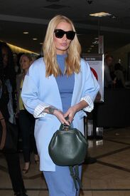 iggy-azalea-travel-outfit-arrives-at-lax-in-los-angeles-ca-4-21-2016-3.jpg