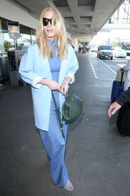 iggy-azalea-travel-outfit-arrives-at-lax-in-los-angeles-ca-4-21-2016-4.jpg