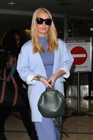 iggy-azalea-travel-outfit-arrives-at-lax-in-los-angeles-ca-4-21-2016-6.jpg