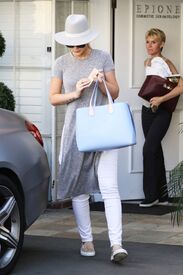 iggy-azalea-leaves-epione-skin-care-center-in-beverly-hills-04-22-2016_10.jpg