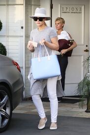 iggy-azalea-leaves-epione-skin-care-center-in-beverly-hills-04-22-2016_9.jpg