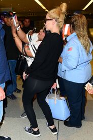 iggy-azalea-is-happy-to-be-in-nyc-4-27-2016-7.jpg