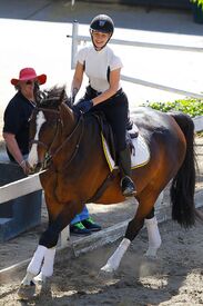 iggy-azalea-at-horse-riding-in-los-angeles-04-29-2016_10.jpg