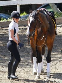 iggy-azalea-at-horse-riding-in-los-angeles-04-29-2016_3.jpg