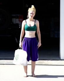 iggy-azalea-at-her-home-in-los-angeles-5-16-2016-3.jpg