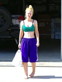 iggy-azalea-at-her-home-in-los-angeles-5-16-2016-4.jpg