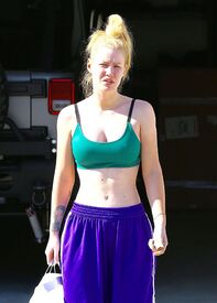 iggy-azalea-at-her-home-in-los-angeles-5-16-2016-5.jpg