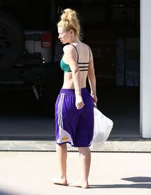 iggy-azalea-at-her-home-in-los-angeles-5-16-2016-7.jpg