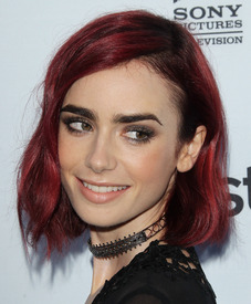 Lily Collins_05.jpg