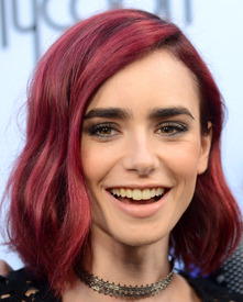 Lily Collins_27.jpg