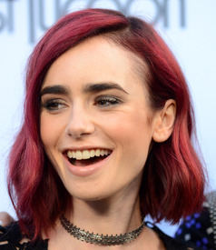 Lily Collins_28.jpg