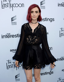 Lily Collins_31.jpg