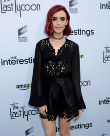 Lily Collins_32.jpg