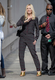 Margot Robbie at Kimmel BN8kWik_mPhl.jpg