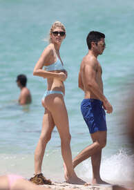 Devon-Windsor-in-Bikini-22016--04.jpg