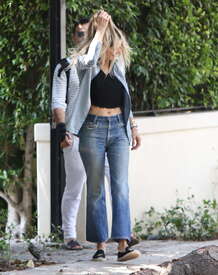 Alessandra-Ambrosio-in-Jeans--26.jpg