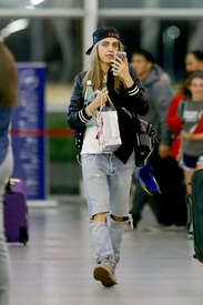 Cara-Delevingne-at-JFK-Airport--01.jpg