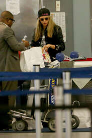 Cara-Delevingne-at-JFK-Airport--05.jpg