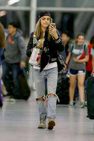 Cara-Delevingne-at-JFK-Airport--20.jpg