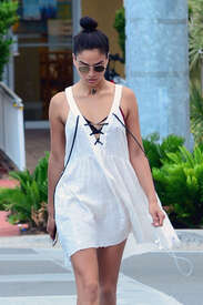 Shanina-Shaik-in-Short-Dress--04.jpg