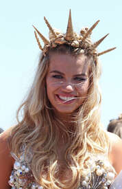 Hailey-Clauson--34th-Annual-Mermaid-Parade--05.jpg