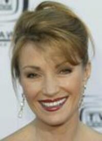 jane_seymour_2004_AnnTVLandAw2.jpg