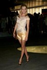 Amber_Valletta_Waist_Down_Skirts_by_Miuccia_Prada_Opening_01.jpg