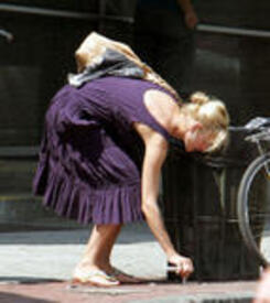 th_Uma_Thurman_candids_144.jpg