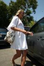 th_Cameron_Diaz_Candids_651.jpg