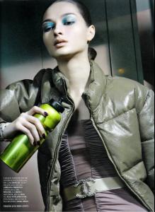 06258_VogueBrazil_July2008_BrunaTenorio_phHenriqueGendre_02_122_697lo.jpg