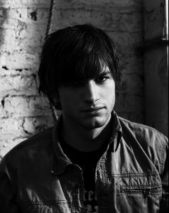 31006_Skin_2006_ashton_kutcher_S01_02_122_111lo.jpg