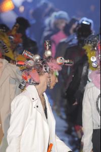 John_20Galliano_20High_20Quality_20Spring_20Summer_202009_20Mens_20Runway_20Pictures_20_27__jpg.jpg