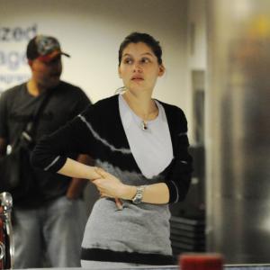 46419_laetitia_casta_arrives_into_lax_080508_01_12.jpg