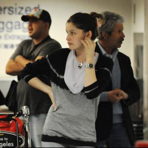 46551_laetitia_casta_arrives_into_lax_080508_07_12.jpg