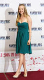 th_Amanda_Seyfried_2008-07-03_-_Mamma_Mia2_in_Berlin.jpg