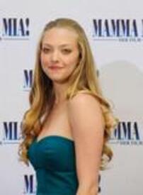 th_Amanda_Seyfried_2008-07-03_-_Mamma_Mia7_in_Berlin_744.jpg