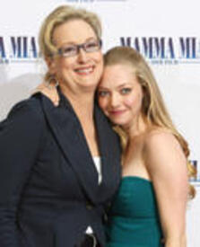 th_Celebutopia-Amanda_Seyfried-Mamma_Mia0_The_Movie_photocall_in_Berlin-01.jpg