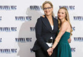 th_Celebutopia-Amanda_Seyfried-Mamma_Mia2_The_Movie_photocall_in_Berlin-02.jpg