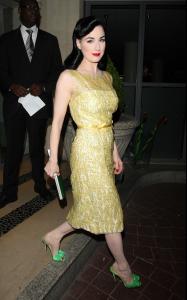 Dita_Von_Teese_leaving_her_hotel_in_London__June_14___Kosty555.info____01.jpg