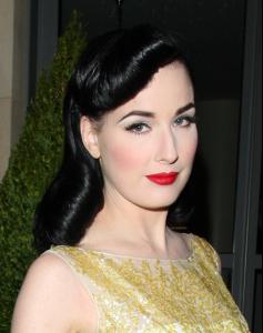 Dita_Von_Teese_leaving_her_hotel_in_London__June_14___Kosty555.info____07.jpg