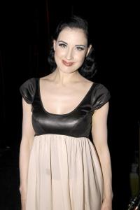 41971_Dita_Von_Teese_MAC_Cosmetic_Party_01_123_362lo.JPG