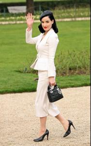 13206_Dita_Von_Teese_122_335lo.jpg