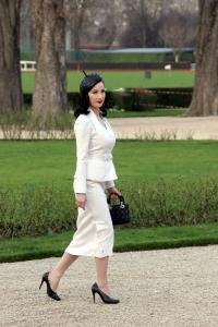 13273_Dita_Von_Teese_122_341lo.jpg