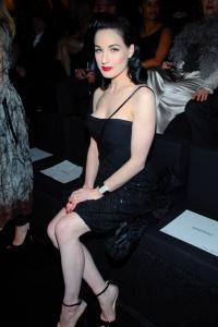 05555_Dita_Von_Teese_Georgio_Armani_Prive_in_NY_005_123_148lo.JPG