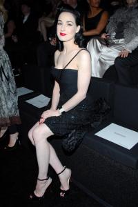 05589_Dita_Von_Teese_Georgio_Armani_Prive_in_NY_006_123_162lo.JPG