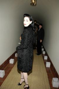 05809_Dita_Von_Teese_Georgio_Armani_Prive_in_NY_010_123_227lo.JPG