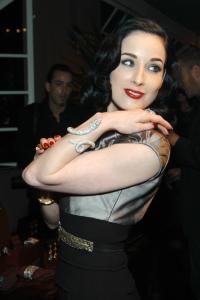 92392_Dita_Von_Teese_celebrity_city_012_122_50lo.JPG