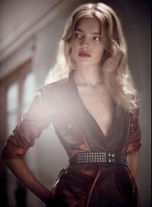 nat_Harper__s_Bazaar_Jan_04_Highlights_From_Milan_by_Glen_Luchford_LJ__sinful_cesar4.jpg