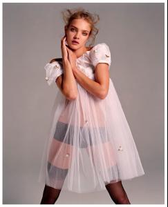Nat_Vogue_FR_Oct_03__Au_Charme_et_Caetera_by_Inez_van_Lambsweerde__Vinoodh_Matadin_LJ__sinful_cesar3.jpg